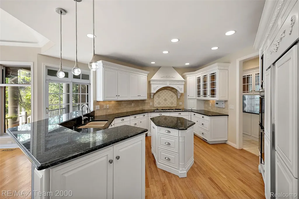 630 Sheldon Court Oakland Charter Township MI 48306