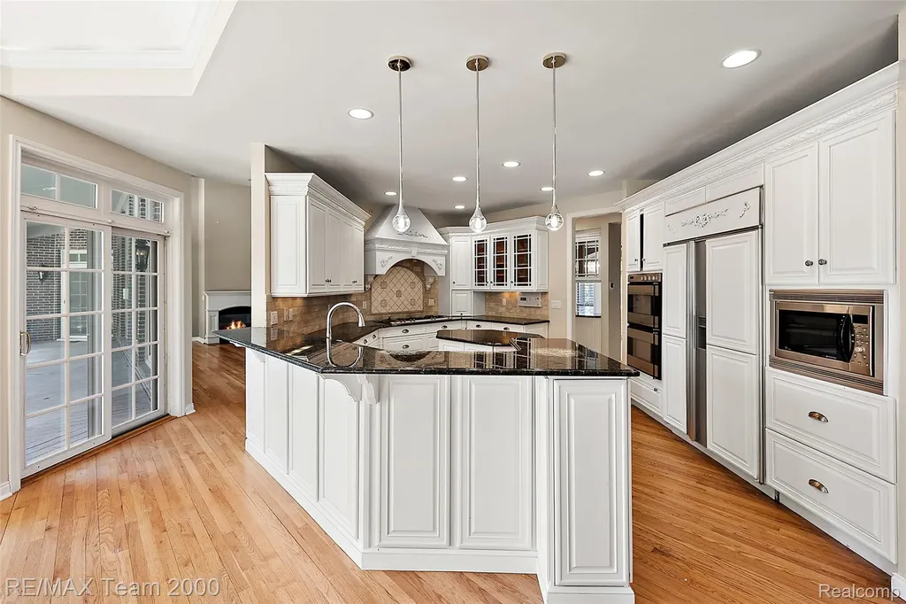 630 Sheldon Court Oakland Charter Township MI 48306