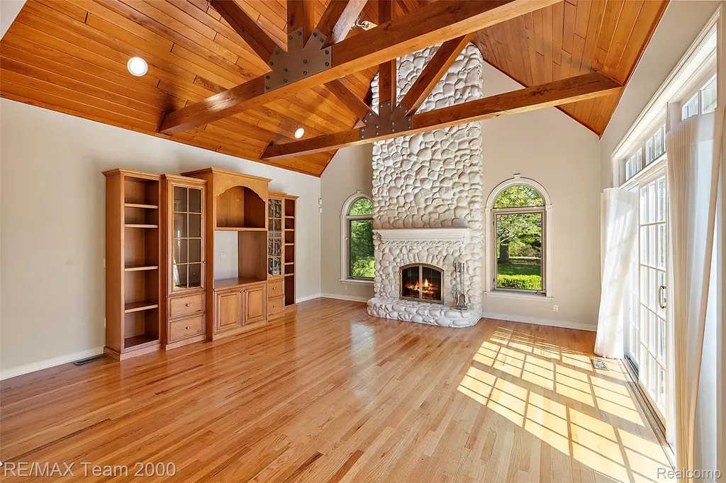 630 Sheldon Court Oakland Charter Township MI 48306