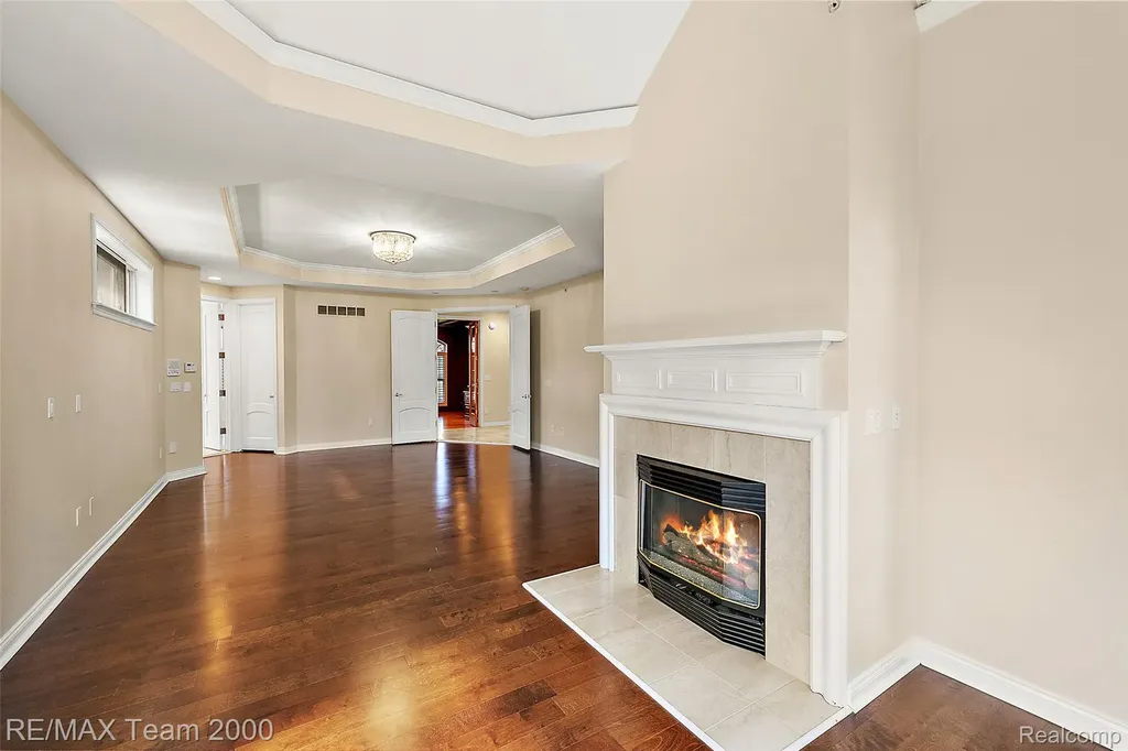 630 Sheldon Court Oakland Charter Township MI 48306