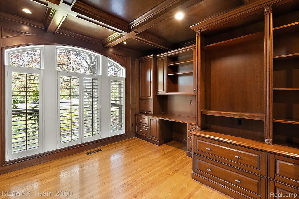 630 Sheldon Court Oakland Charter Township MI 48306