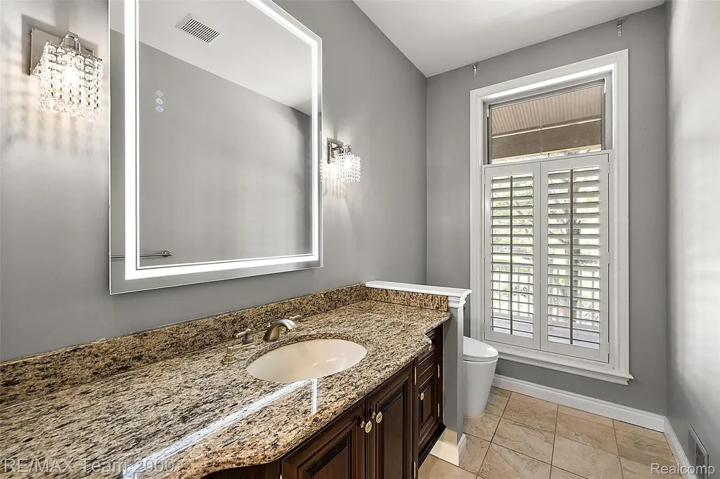 630 Sheldon Court Oakland Charter Township MI 48306