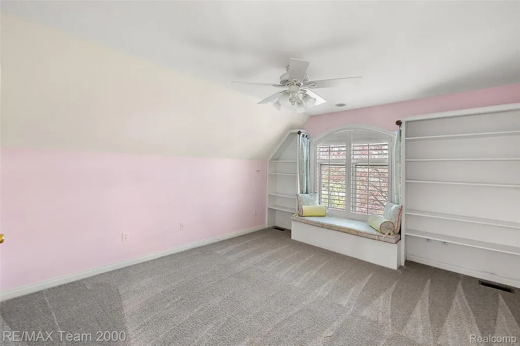 630 Sheldon Court Oakland Charter Township MI 48306