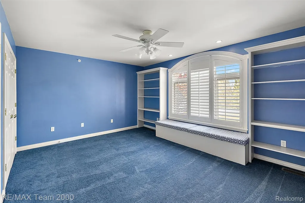 630 Sheldon Court Oakland Charter Township MI 48306