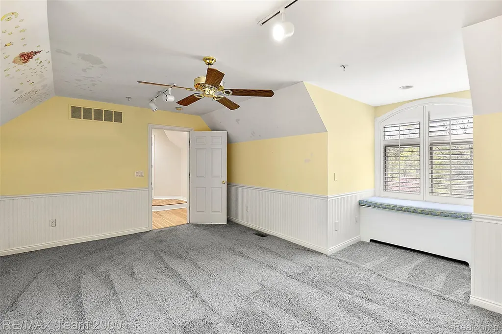 630 Sheldon Court Oakland Charter Township MI 48306