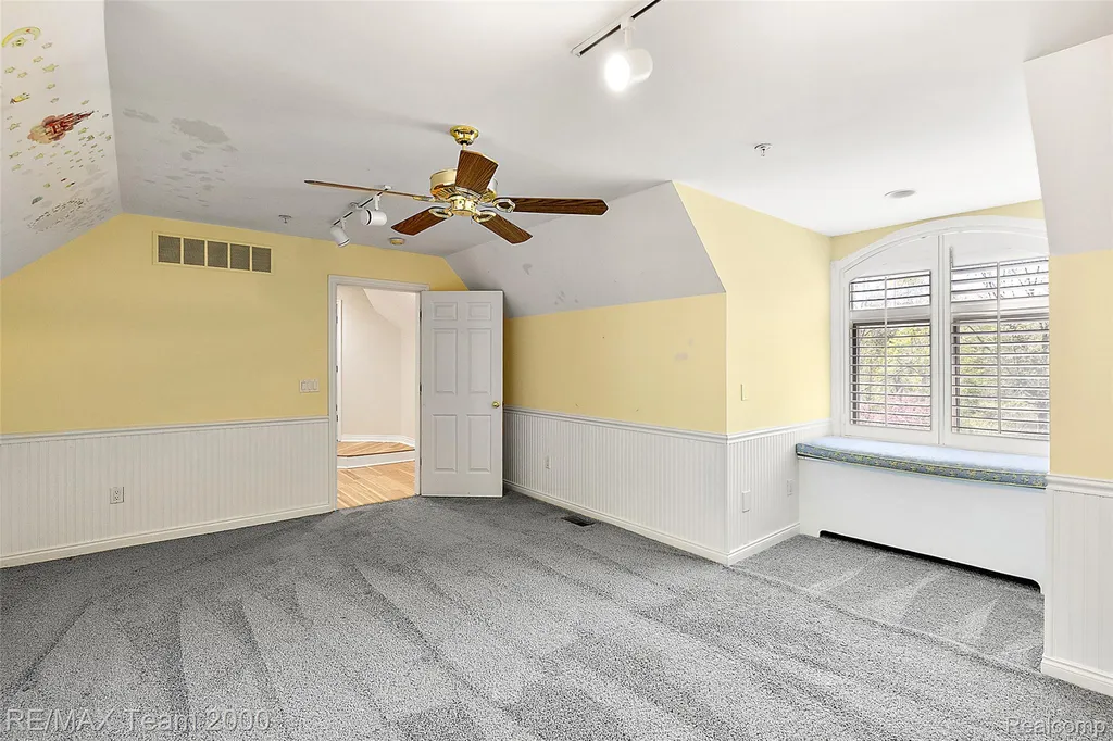 630 Sheldon Court Oakland Charter Township MI 48306