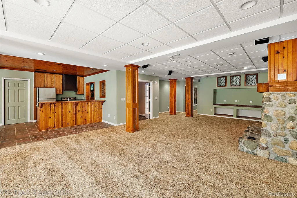 630 Sheldon Court Oakland Charter Township MI 48306
