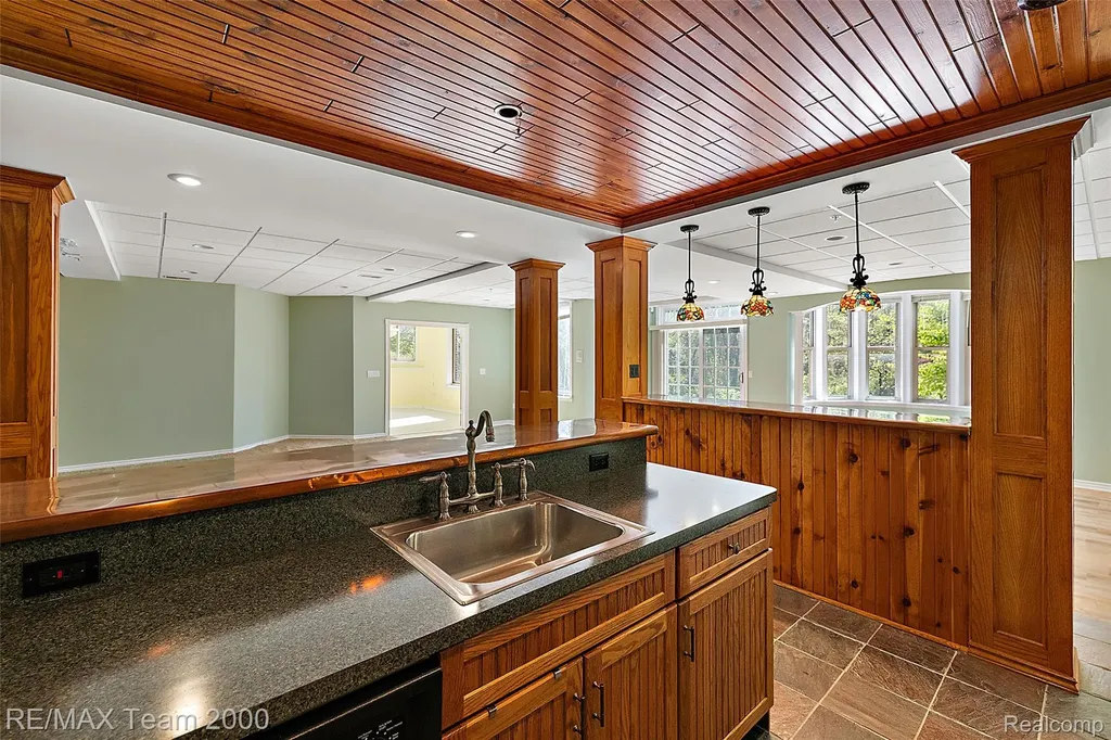 630 Sheldon Court Oakland Charter Township MI 48306