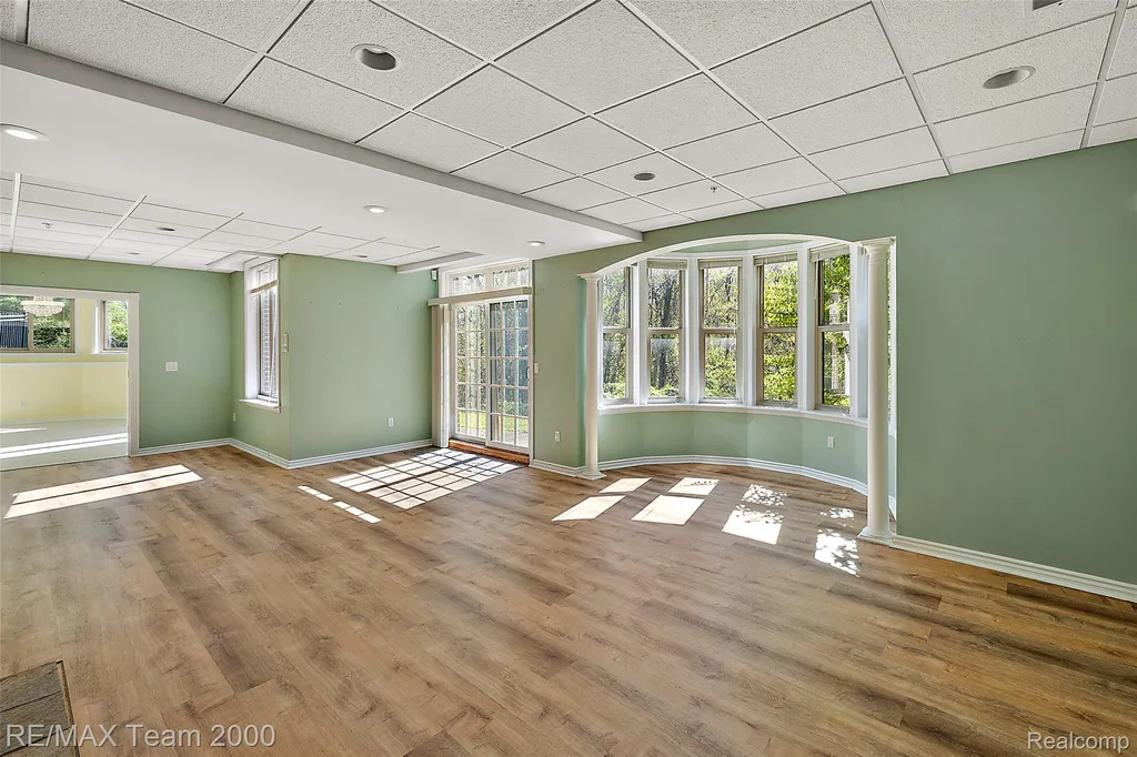 630 Sheldon Court Oakland Charter Township MI 48306