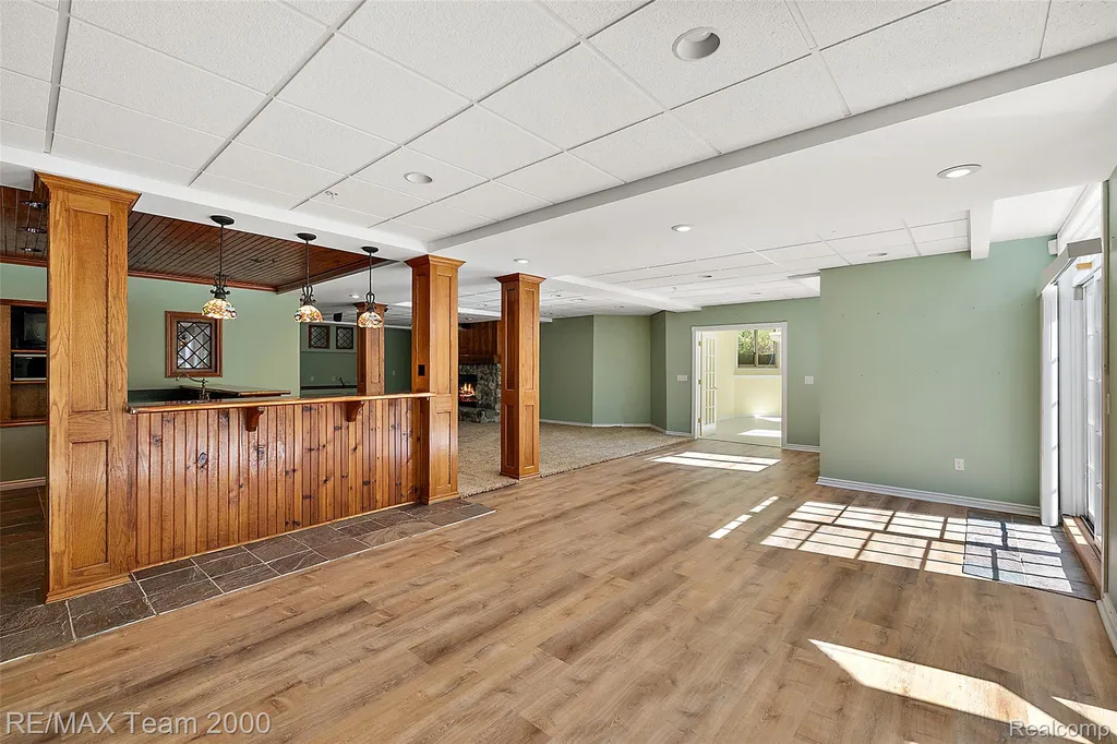 630 Sheldon Court Oakland Charter Township MI 48306
