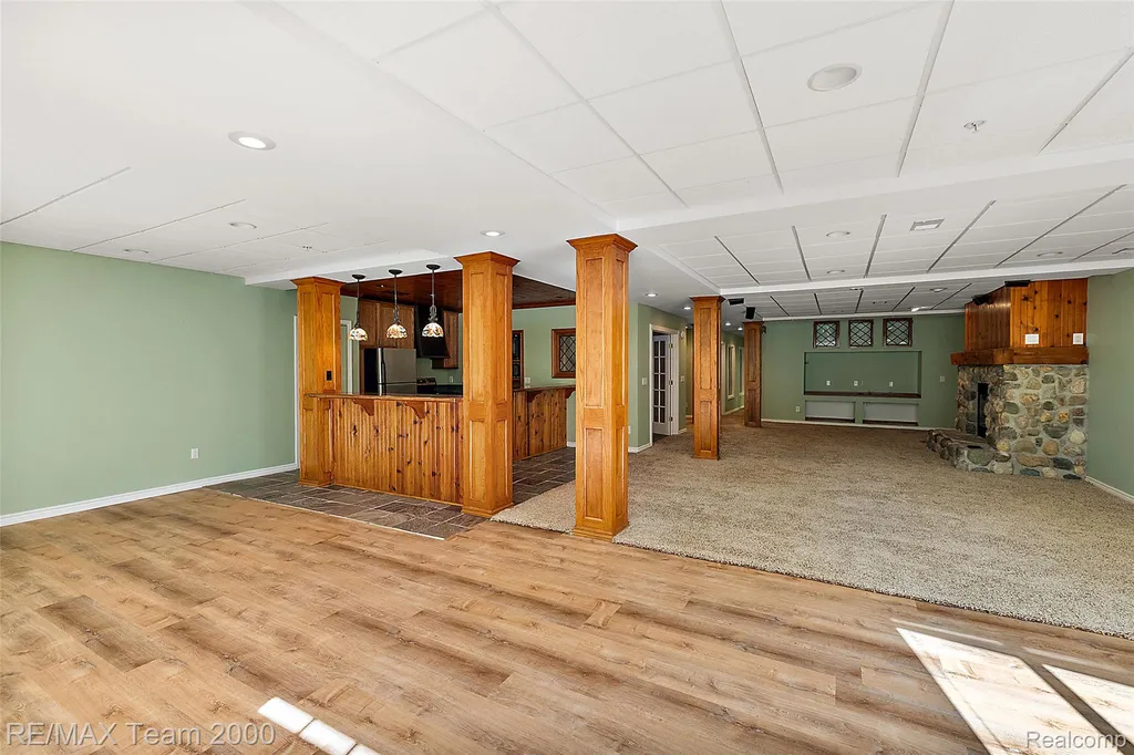 630 Sheldon Court Oakland Charter Township MI 48306