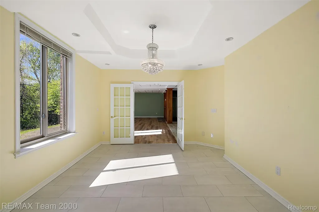 630 Sheldon Court Oakland Charter Township MI 48306