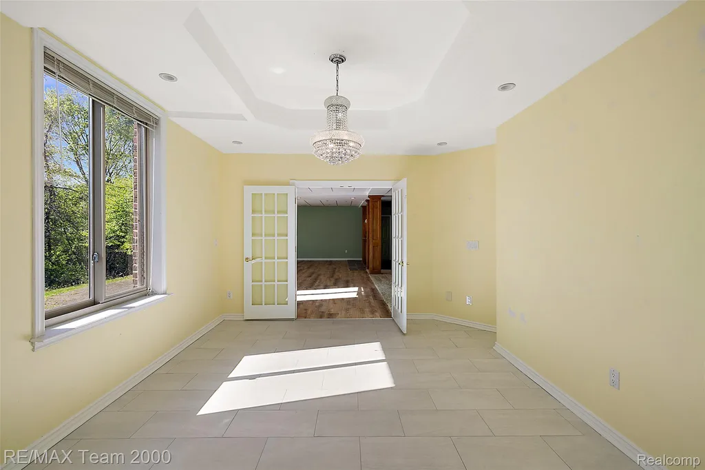 630 Sheldon Court Oakland Charter Township MI 48306