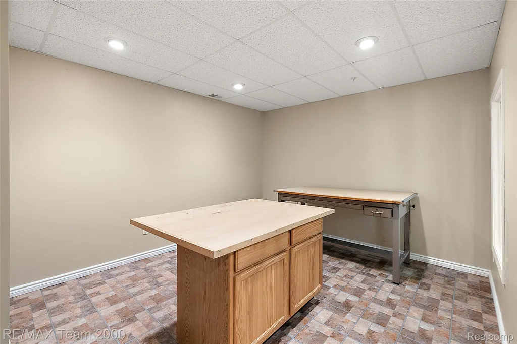 630 Sheldon Court Oakland Charter Township MI 48306
