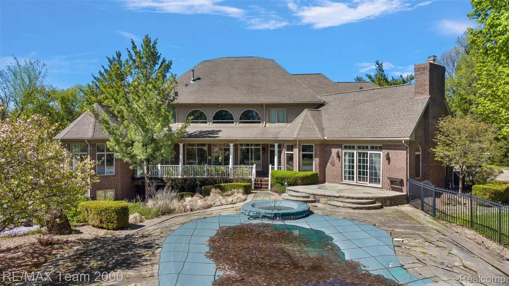 630 Sheldon Court Oakland Charter Township MI 48306
