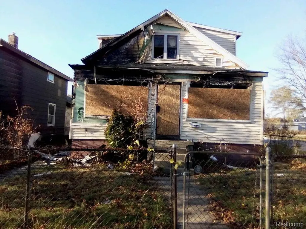 46 E Walton Avenue Muskegon City MI 49442