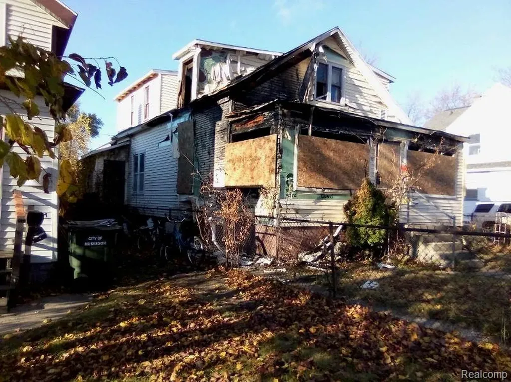 46 E Walton Avenue Muskegon City MI 49442