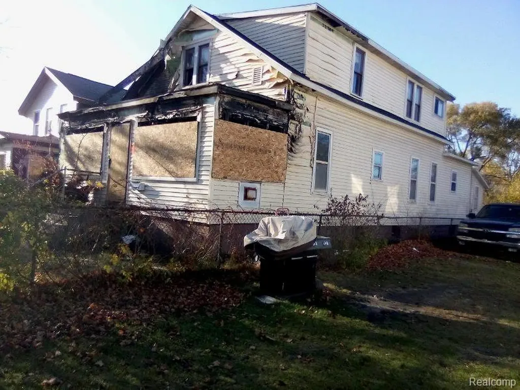 46 E Walton Avenue Muskegon City MI 49442
