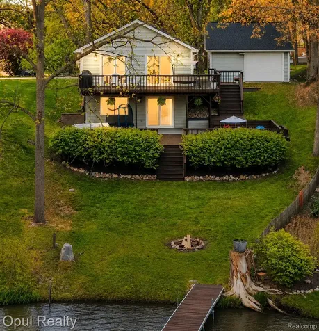 4395 Navarra Avenue White Lake Charter Township MI 48383