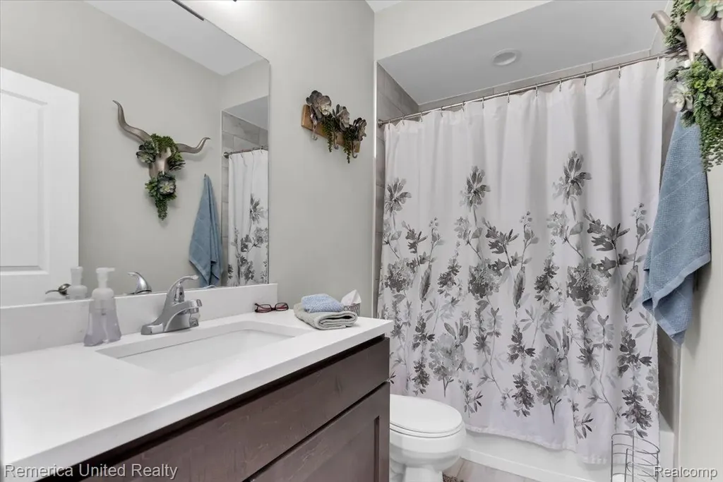 8057 Timber Trail White Lake Charter Township MI 48386
