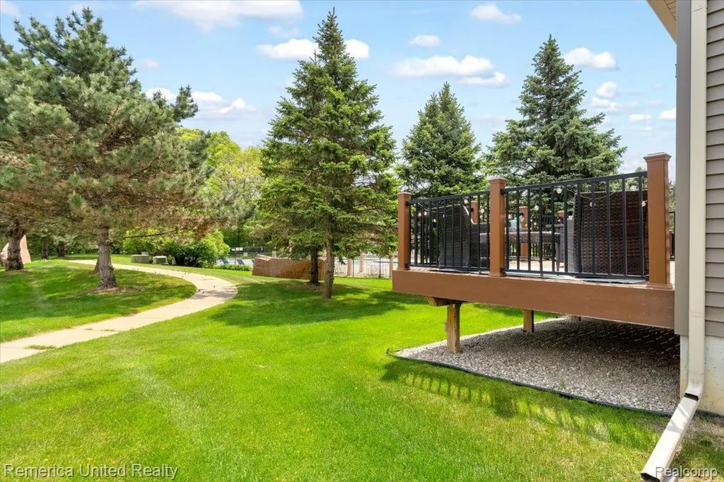 8057 Timber Trail White Lake Charter Township MI 48386