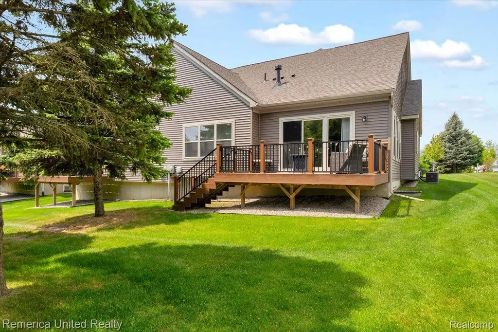 8057 Timber Trail White Lake Charter Township MI 48386