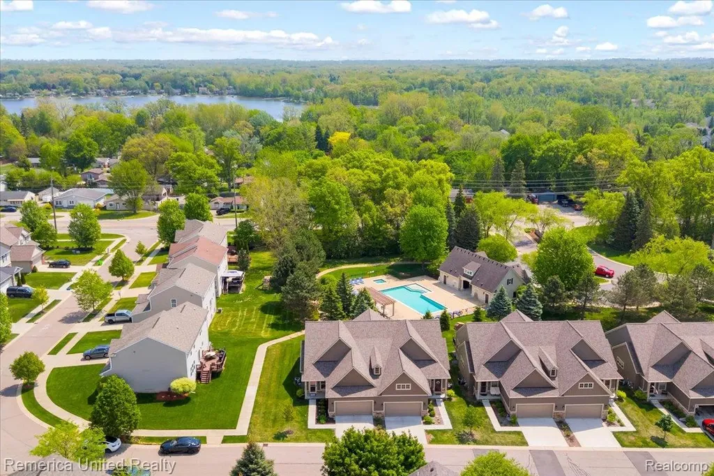 8057 Timber Trail White Lake Charter Township MI 48386