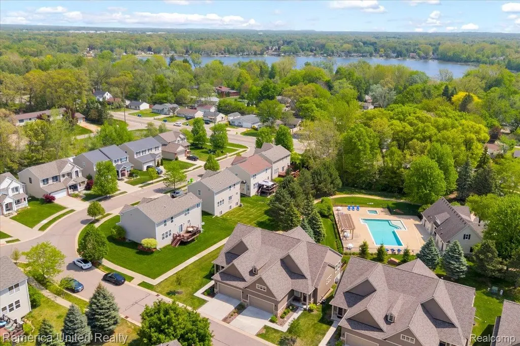 8057 Timber Trail White Lake Charter Township MI 48386
