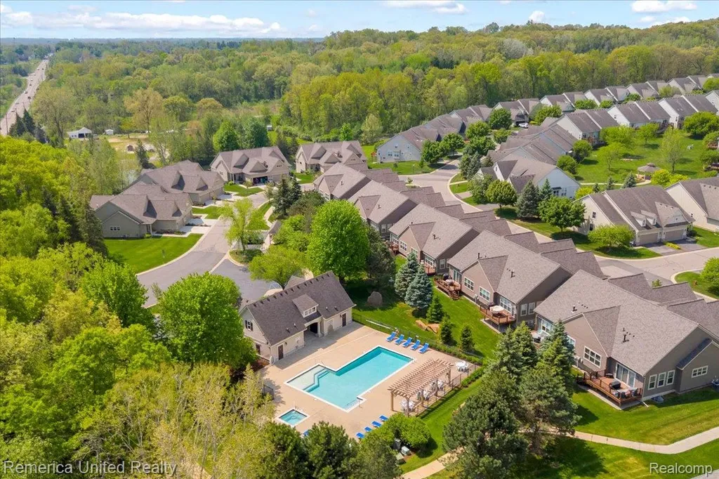 8057 Timber Trail White Lake Charter Township MI 48386