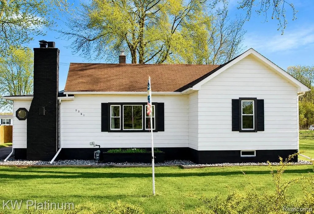 3261 Keewahdin Road Fort Gratiot Charter Township MI 48059