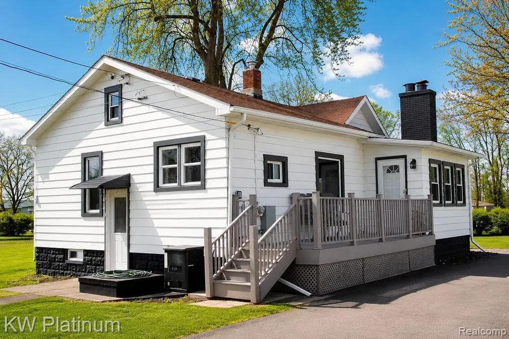 3261 Keewahdin Road Fort Gratiot Charter Township MI 48059