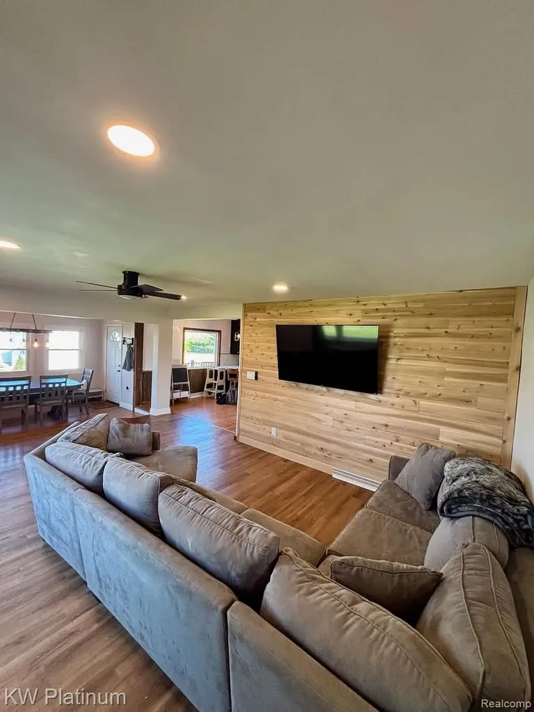 3261 Keewahdin Road Fort Gratiot Charter Township MI 48059