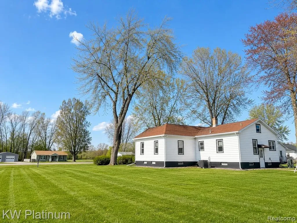 3261 Keewahdin Road Fort Gratiot Charter Township MI 48059