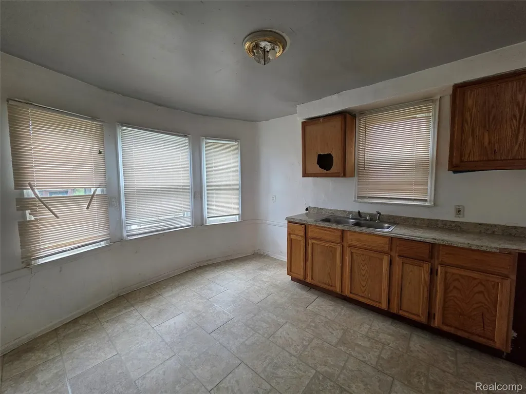 15762 Strathmoor Street Detroit City MI 48227