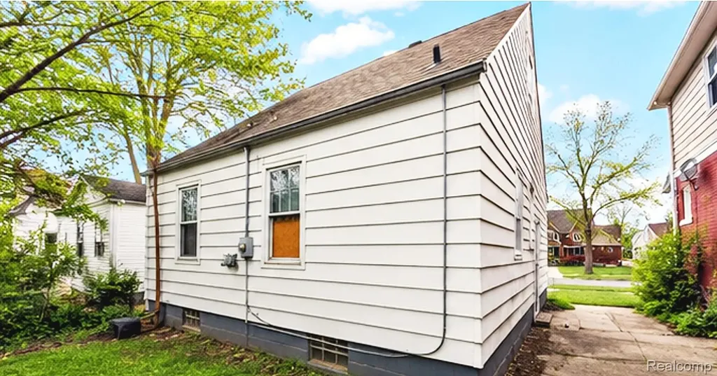 15762 Strathmoor Street Detroit City MI 48227