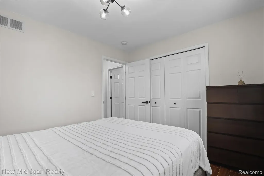 7622 Greene Farm Drive Ypsilanti Charter Township MI 48197