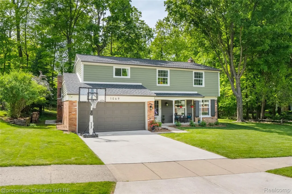 1069 Grace Court Northville City MI 48167