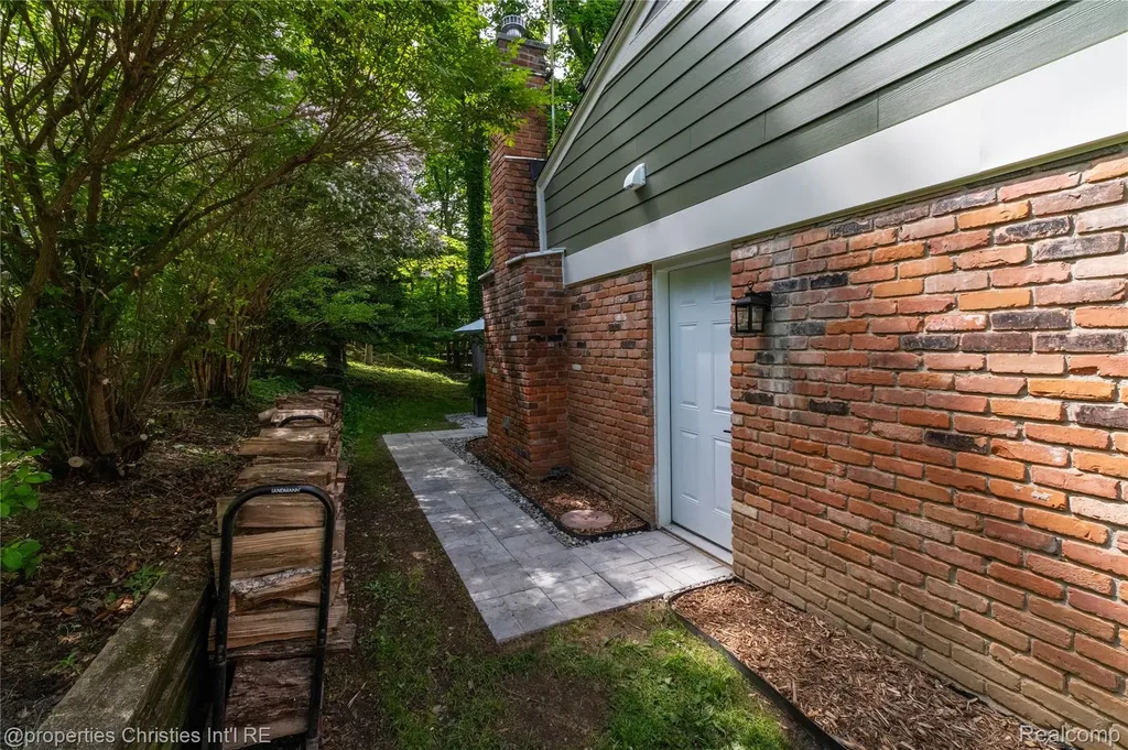 1069 Grace Court Northville City MI 48167