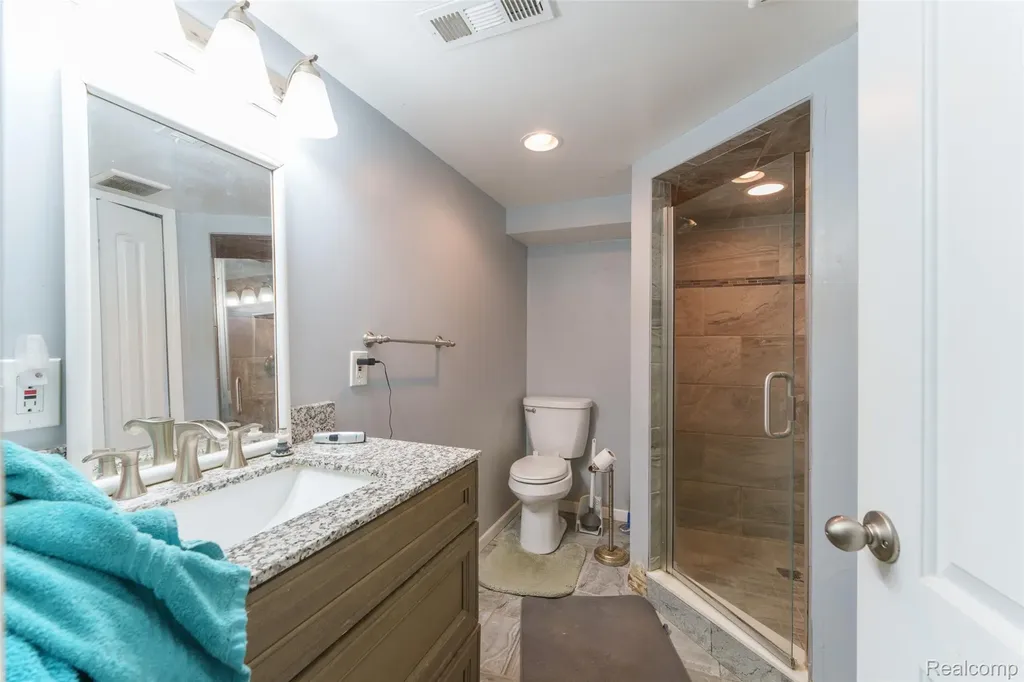 5985 Rowley Boulevard Waterford Charter Township MI 48329