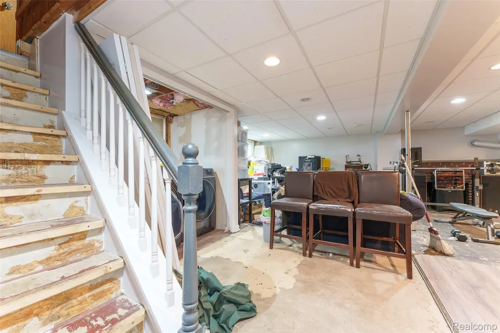 5985 Rowley Boulevard Waterford Charter Township MI 48329