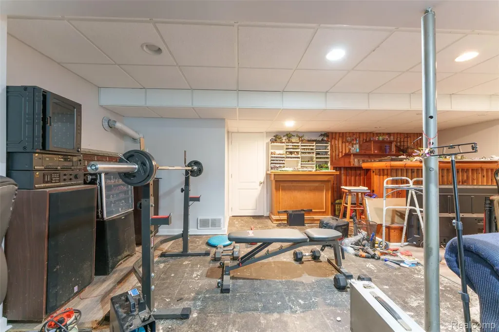 5985 Rowley Boulevard Waterford Charter Township MI 48329