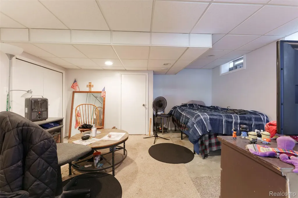 5985 Rowley Boulevard Waterford Charter Township MI 48329