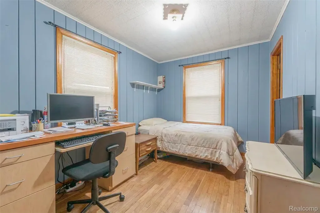 5985 Rowley Boulevard Waterford Charter Township MI 48329