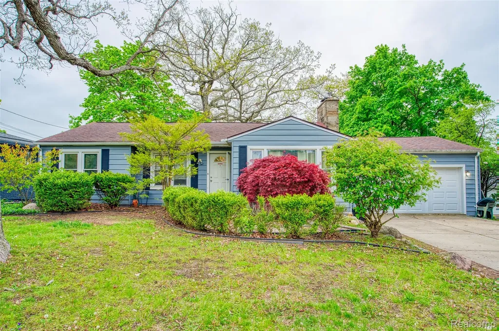 5985 Rowley Boulevard Waterford Charter Township MI 48329