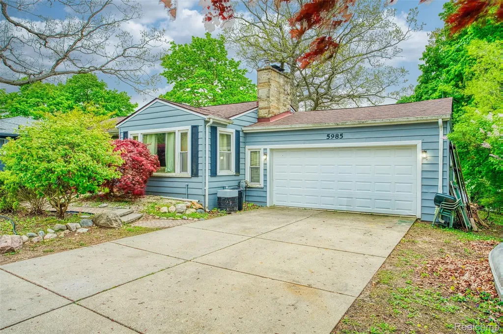 5985 Rowley Boulevard Waterford Charter Township MI 48329
