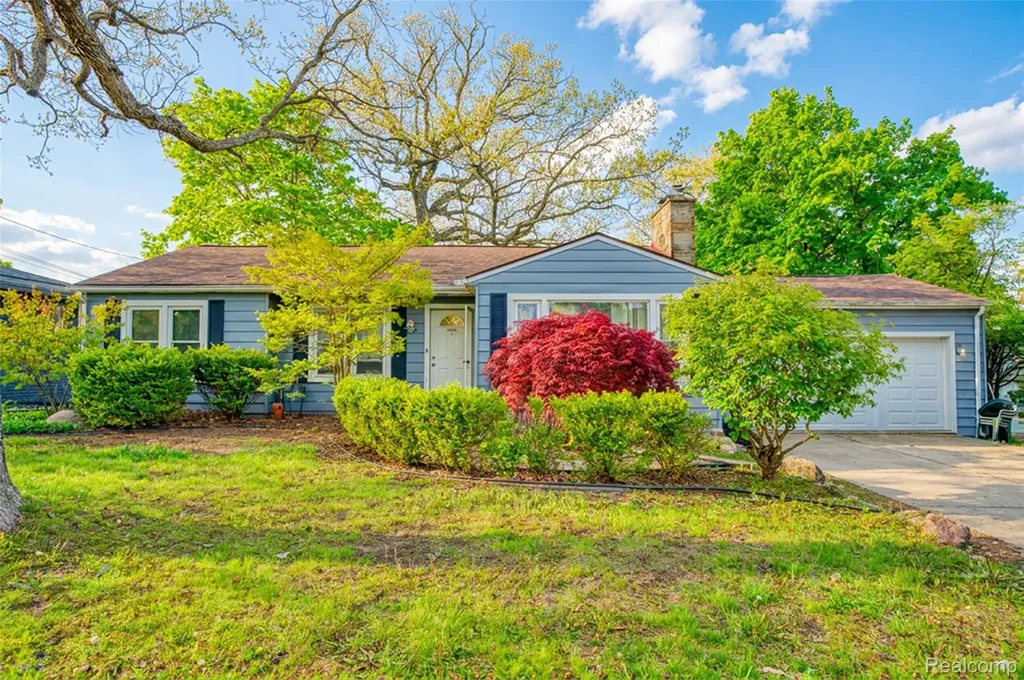 5985 Rowley Boulevard Waterford Charter Township MI 48329