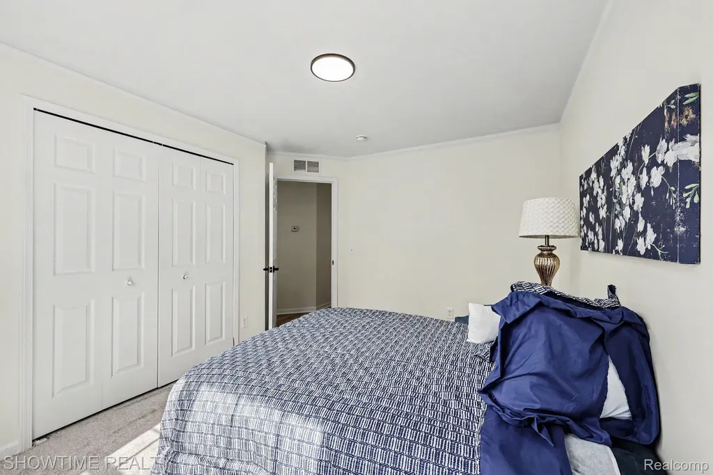 8568 Heywood Circle Sterling Heights City MI 48312
