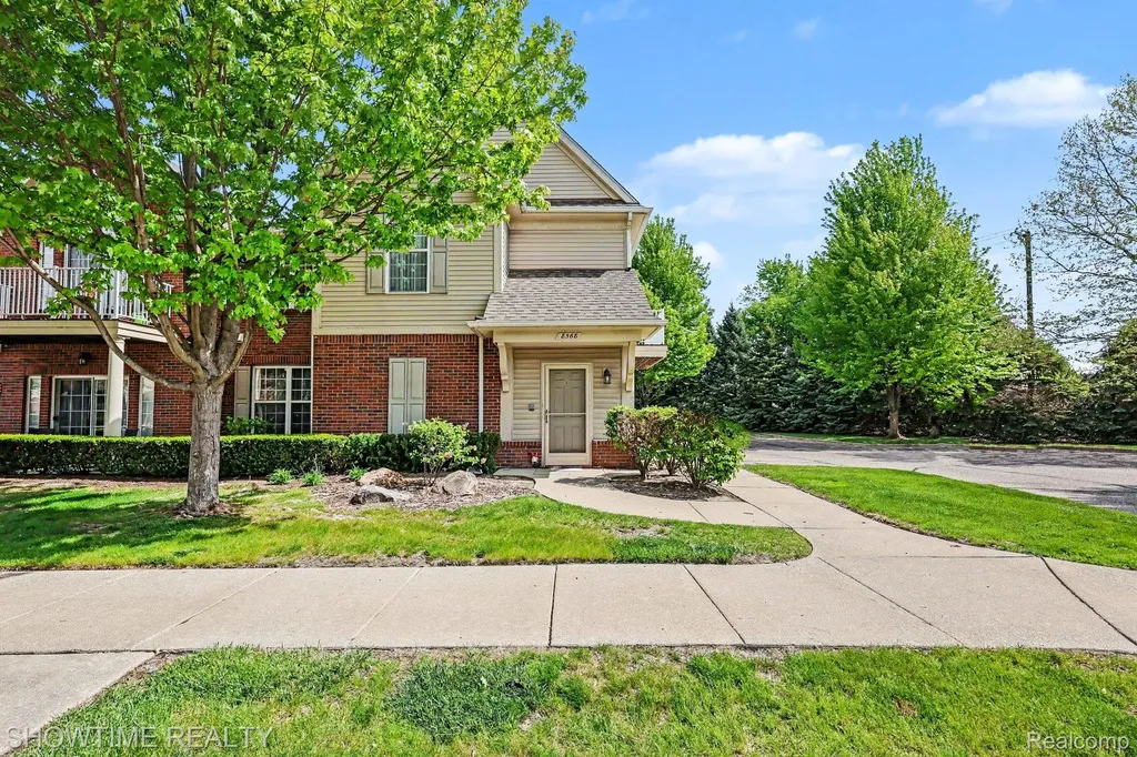 8568 Heywood Circle Sterling Heights City MI 48312