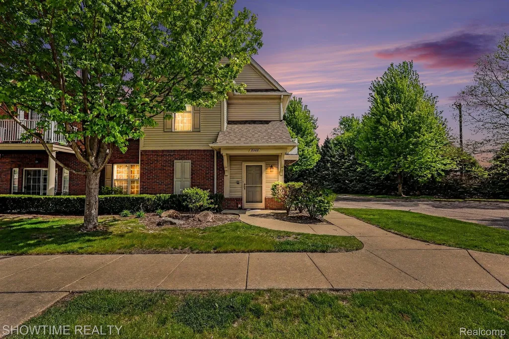 8568 Heywood Circle Sterling Heights City MI 48312