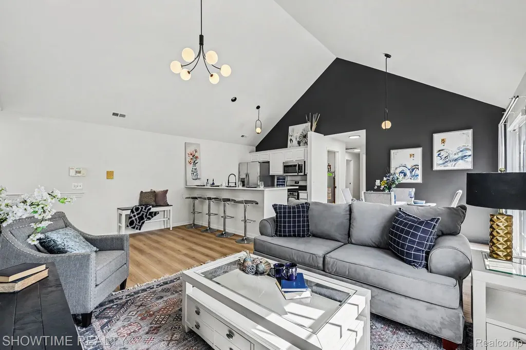 8568 Heywood Circle Sterling Heights City MI 48312